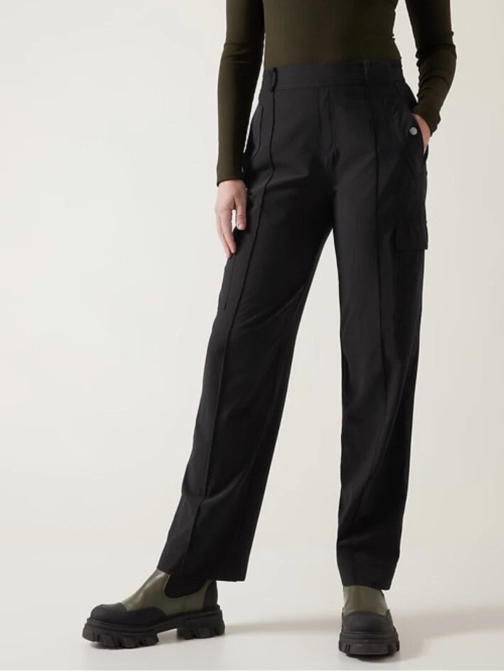 ✅ Athleta Vienna Cargo Pant color black size 6